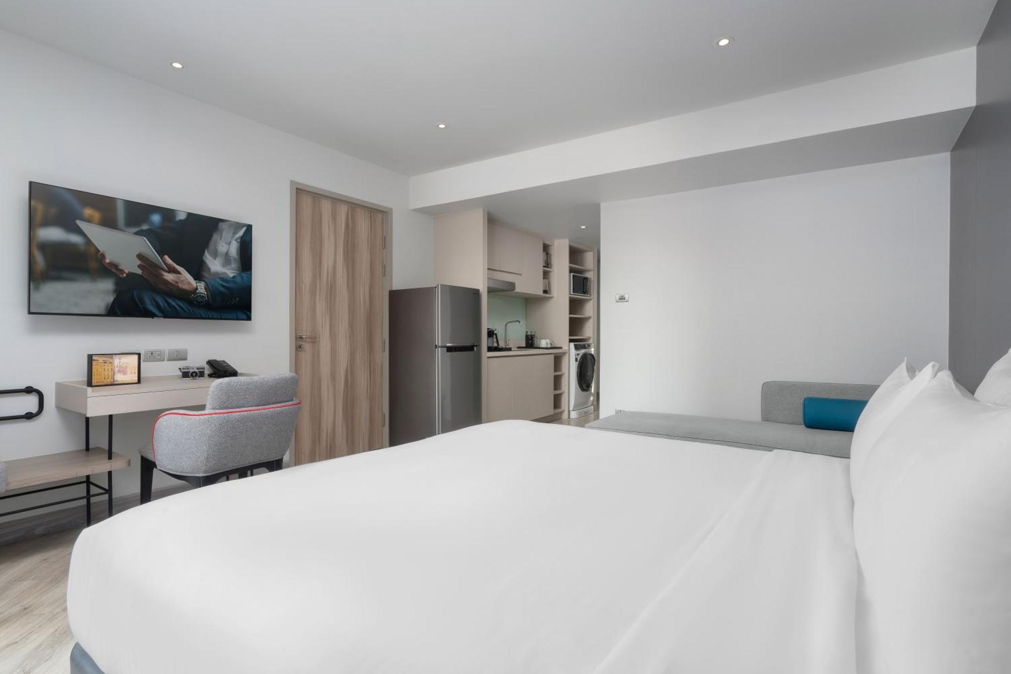 Studio Premier Room